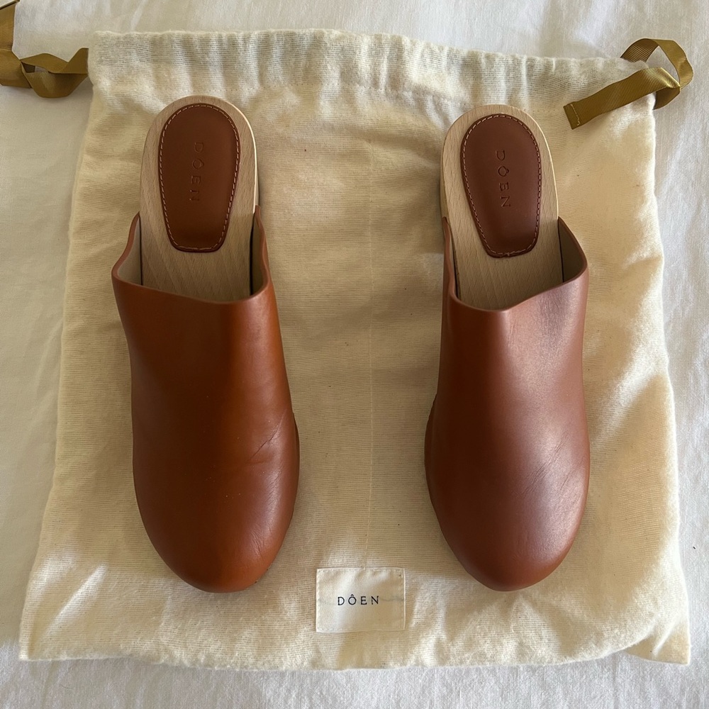 DOEN brown clogs
